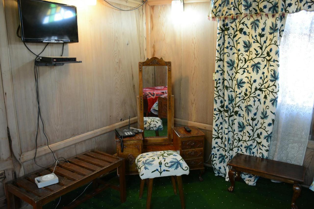 Houseboat Zaindari Palace Srīnagar Dış mekan fotoğraf