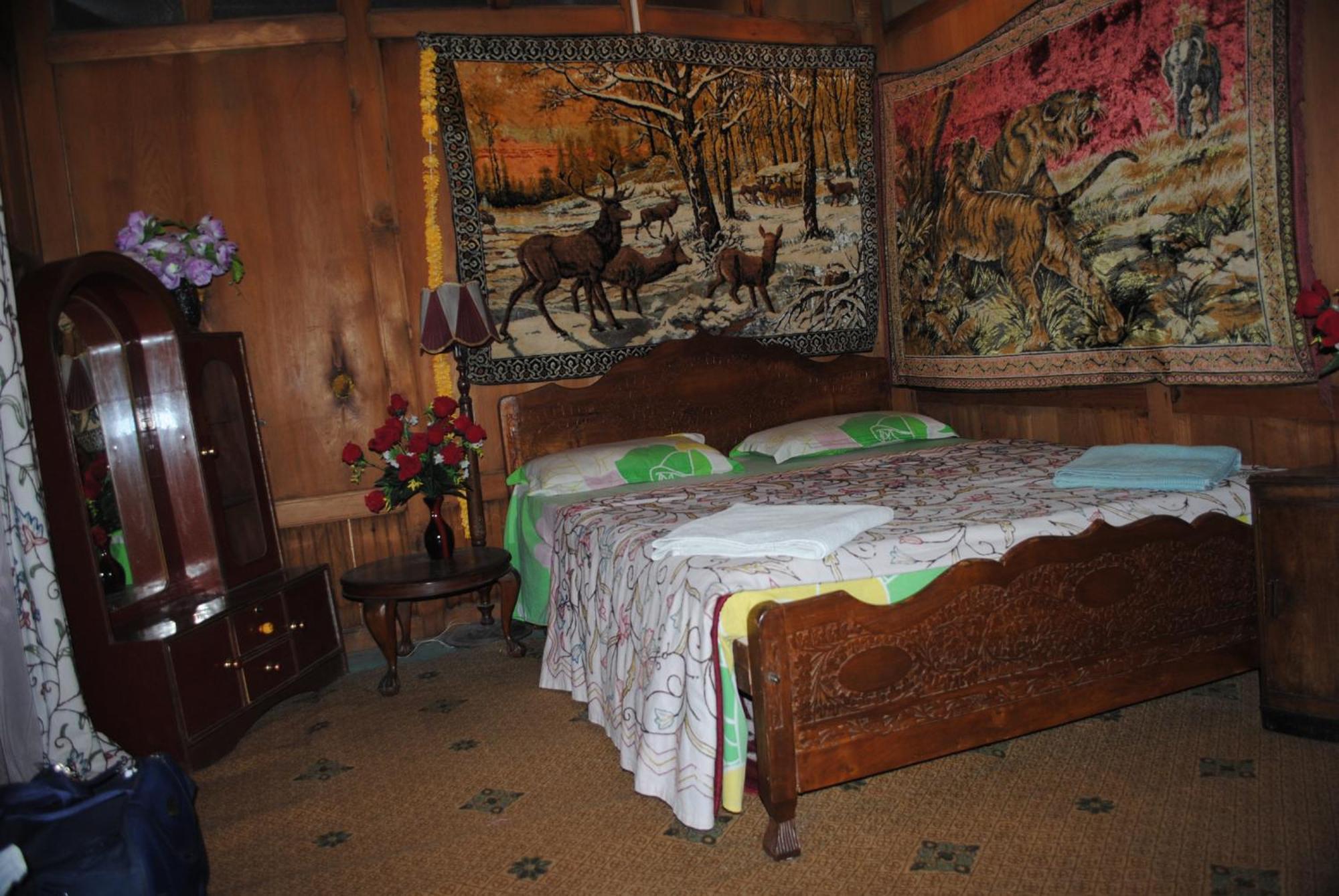 Houseboat Zaindari Palace Srīnagar Dış mekan fotoğraf