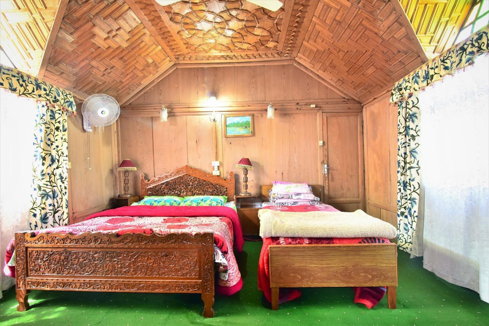 Houseboat Zaindari Palace Srīnagar Dış mekan fotoğraf