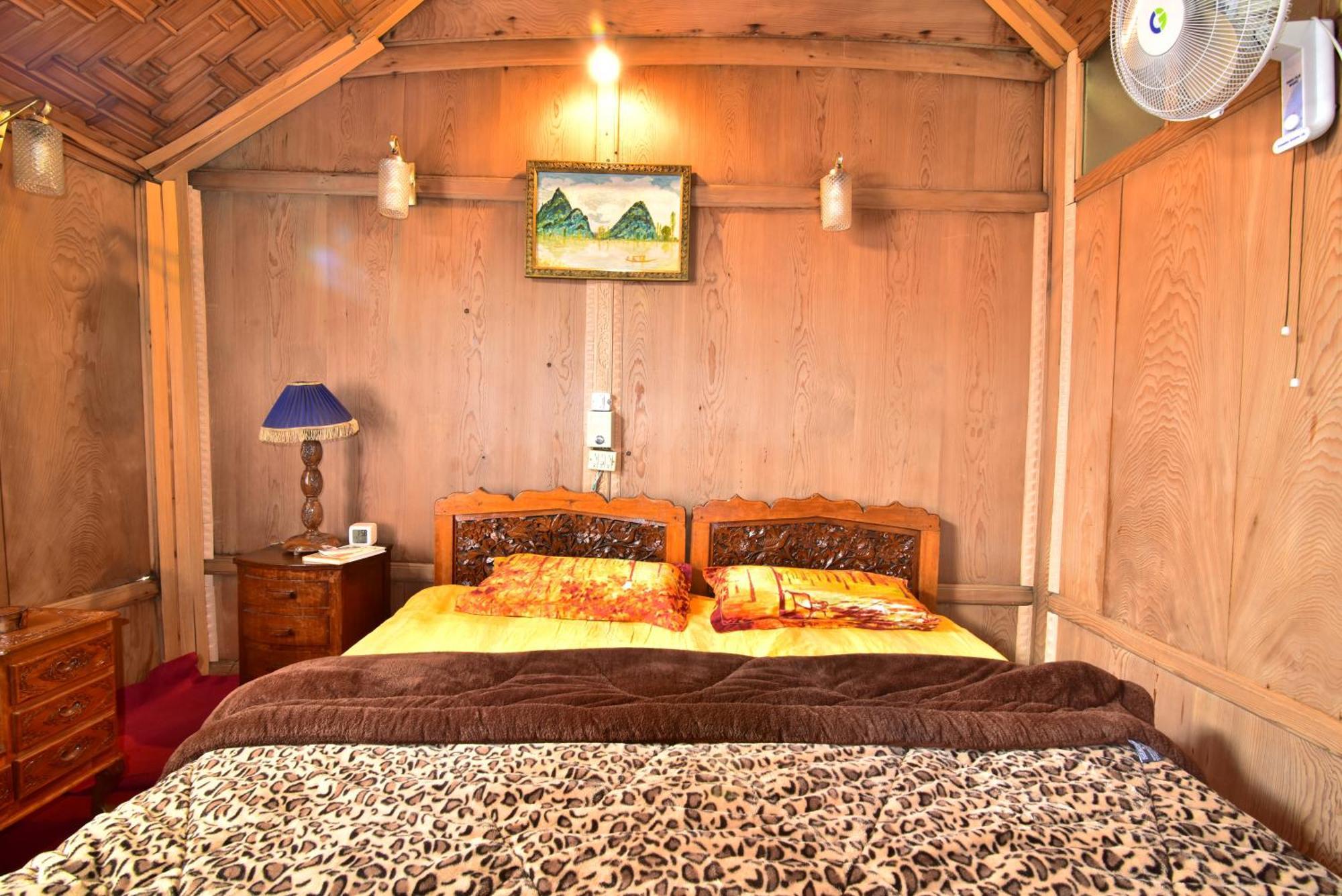 Houseboat Zaindari Palace Srīnagar Dış mekan fotoğraf