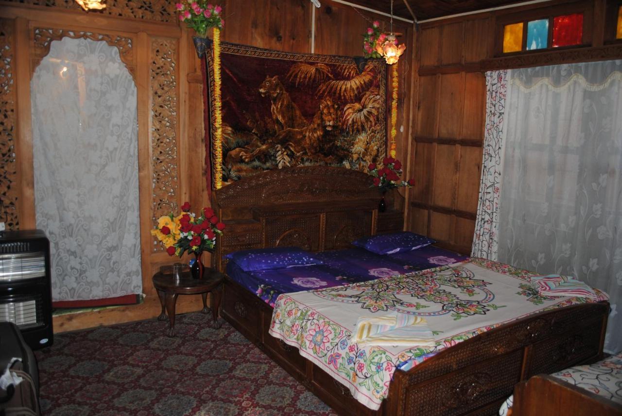 Houseboat Zaindari Palace Srīnagar Dış mekan fotoğraf